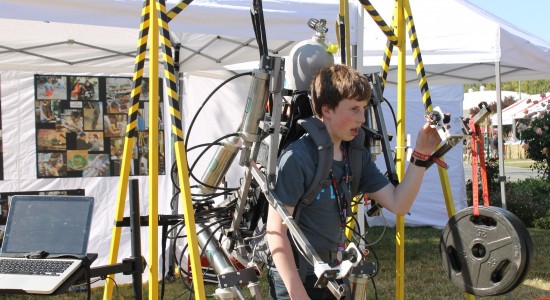 ajax-high-schoolers-built-exosuit-that-can-lift-400-pounds