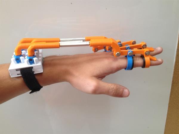mechanical-engineer-3d-printed-exoskeleton-stroke-victims-spiderhand