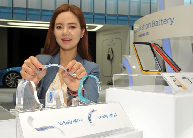 Samsung_unveiled__Stripe_and_Band_batteries_at_InterBattery_2015