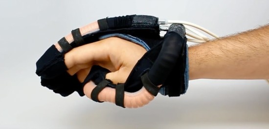 Soft_Inflatable_Hand_Exoskeleton-620x264