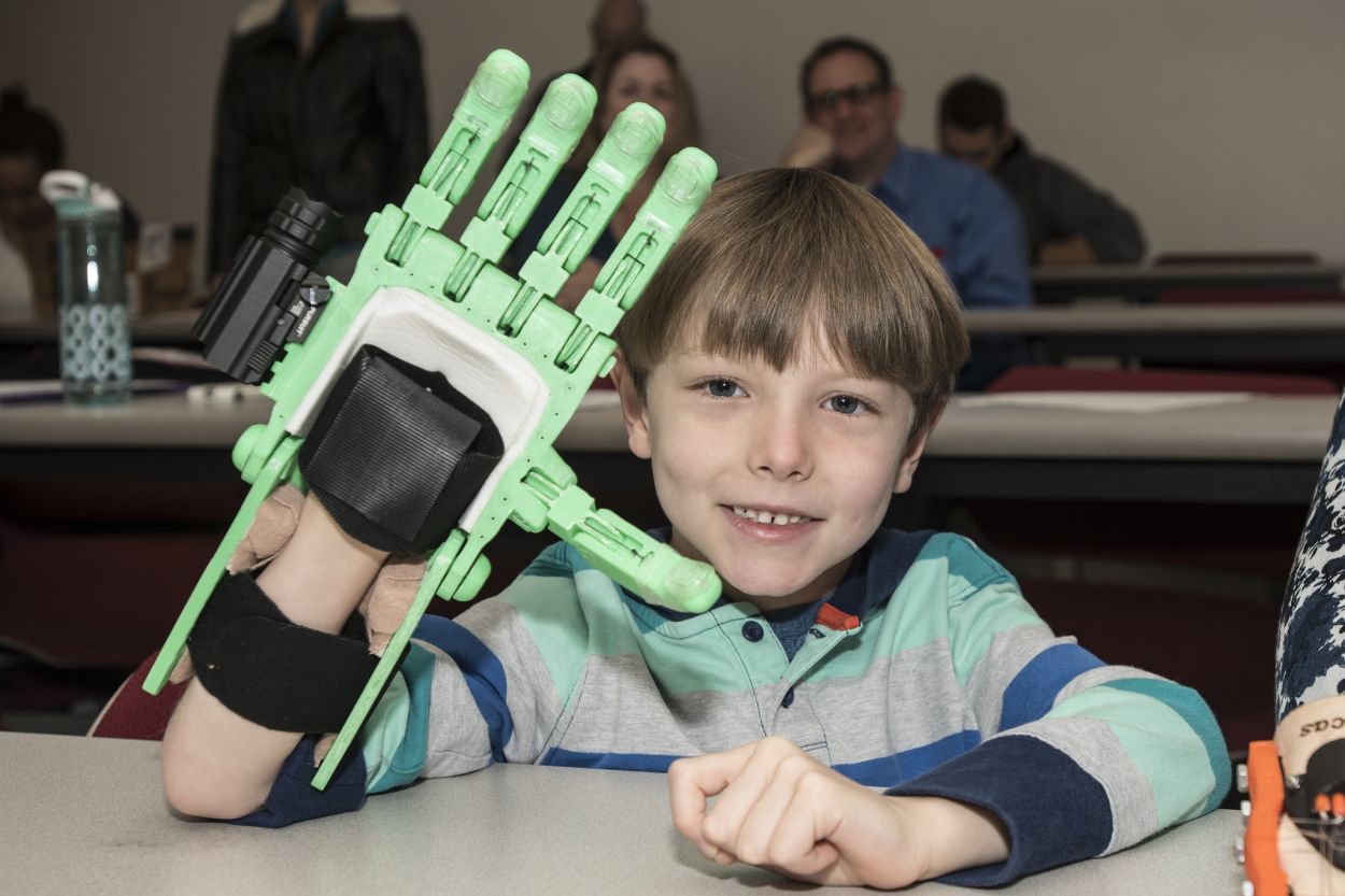 Lucas-Abraham-3D-printed-bionic-hand