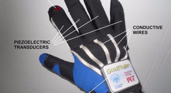 دستکش هوشمند Goldfinger از حرکت‌های انگشتان، توان تولید می‌کند.