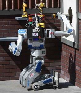بالاتنۀ ربات می‌تواند تا 180 درجه بچرخد که قابلیتی کاربردی است.