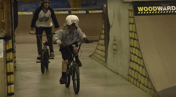 تحقق رویای راندن دوچرخۀ BMX برای کودک معلول