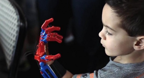 natgeo-3dprinted-hands-kids