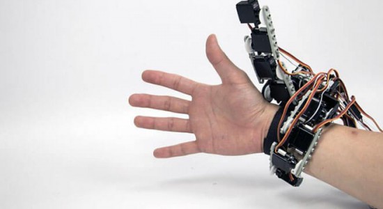 انگشتان رباتیک کنترل شونده با ذهن