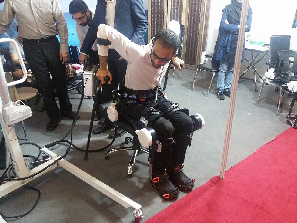 ربات اسکلت خارجی پایین تنه ایرانی اکسوپد exoped ویژه راه رفتن معلولان فلج پایین تنه - جایگزینی برای ویلچر