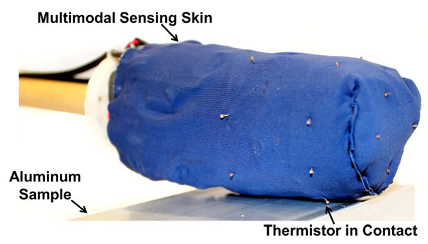 ربات‌های دارای حسگر پوستی گرم می‌توانند با لمس کردن اجسام را شناسایی کنند