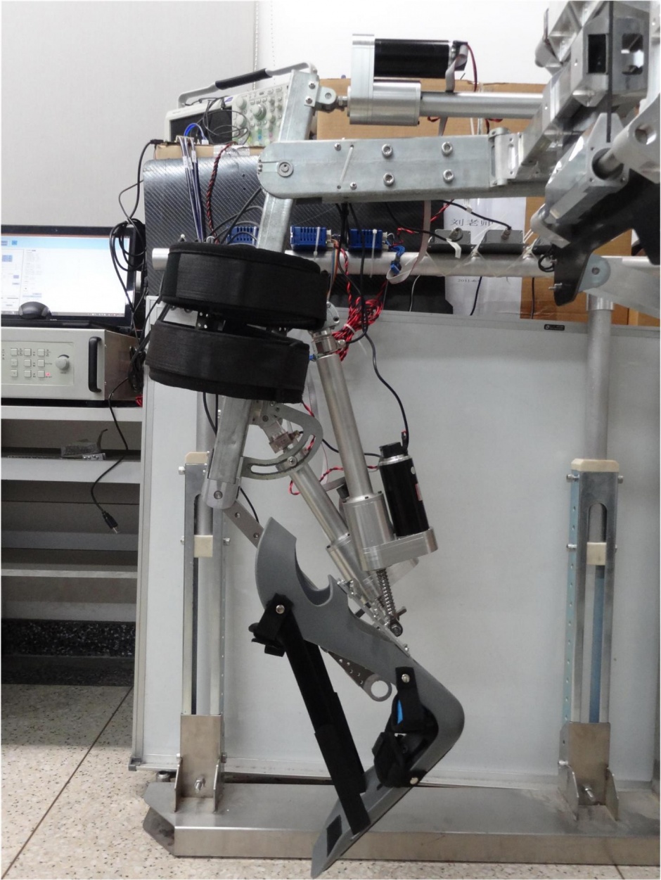اسکلت بیرونی پوشیدنی که حرکت زانوی انسان را تقلید می‌کند زانوی مصنوعی رباتیک