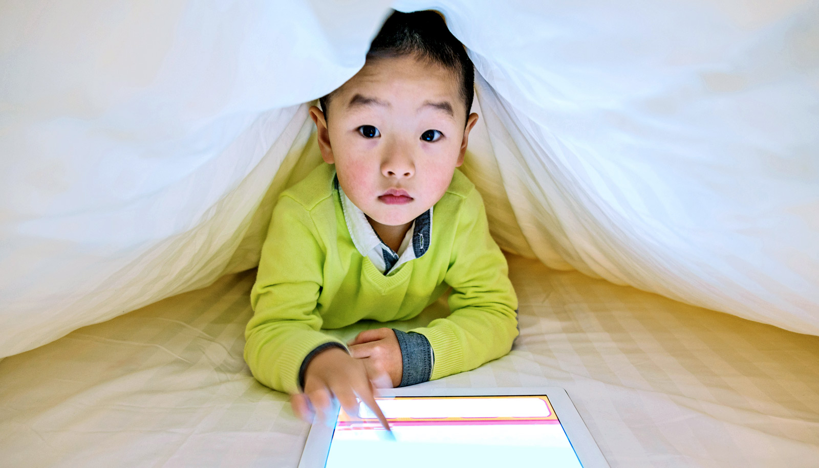 استفاده از وسایل الکترونیکی خواب کودکان را مختل می‌کند اختلال خواب