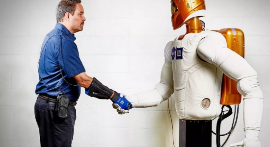 دستکش هوشمند RoboGlove محصول مشترک جنرال موتورز و ناسا
