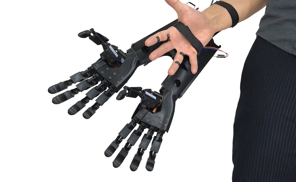 Youbionic با دو دست رباتیک شما را به یک فرا انسان تبدیل میکند