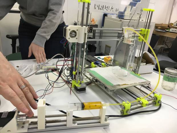 پنج آزمایشگاهی که از چاپگر سه بعدی برای پروژه های هک زیستی استفاده میکنند