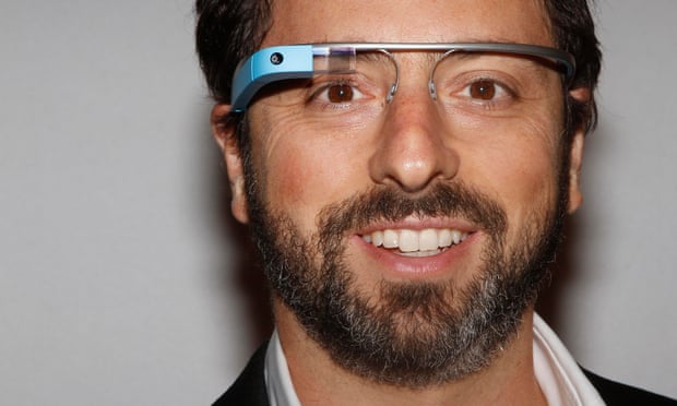 تاثیرگذارترین پوشیدنی های تاریخ:بنیان‌گذار شرکت گوگل ، سرگی برین(Sergey Brin) و عینک گوگل . عکس از Carlo Allegri/Reuters