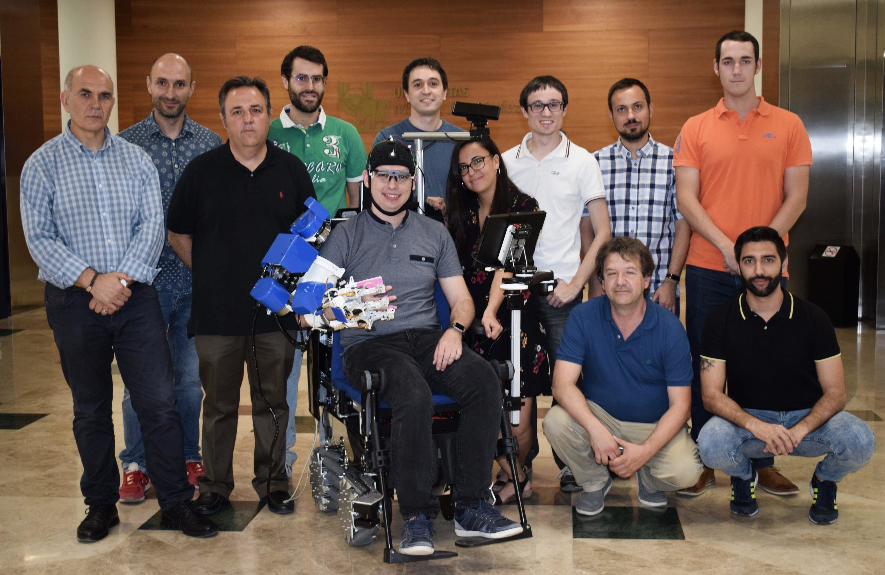 اسکلت بیرونی رباتیک به افراد معلول برای انجام مستقل کارهای روزانه کمک می‌ کند