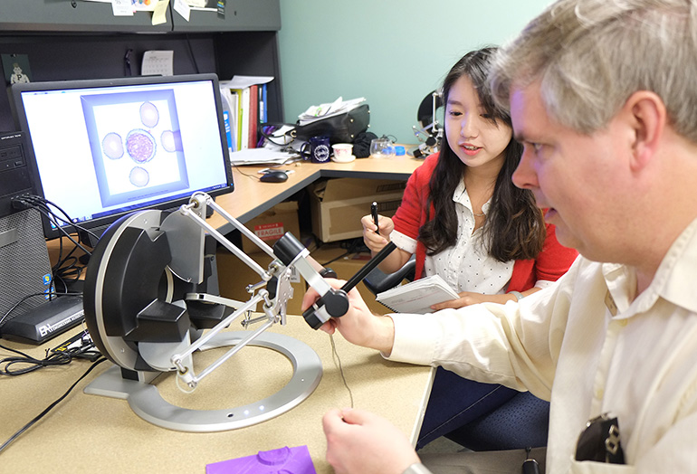 امکان مشاهده نمایشگر رایانه برای نابینایان با کمک فناوری لمسی