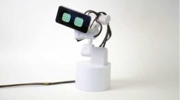 ربات کوچک Emoto با حرکات خود به دستیار تلفن همراه شخصیتی بانمک می‌بخشد