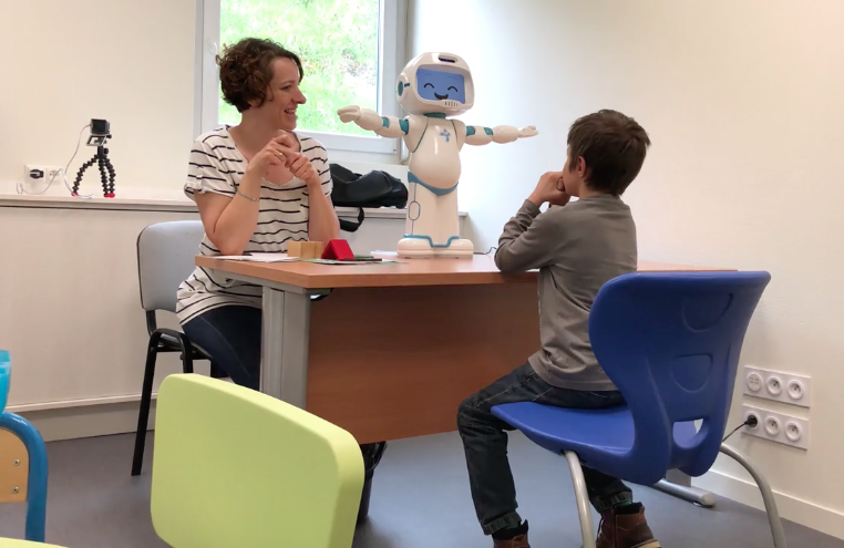 افزایش فرصت های آموزشی و توانایی یادگیری کودکان اوتیسم با ربات QTrobot 