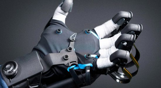 با دست رباتیک Shadow Hand اجسام را از مایل ها فاصله در دست خود احساس کنید