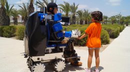 نسل جدید ویلچر های هوشمند با بازوی رباتیک