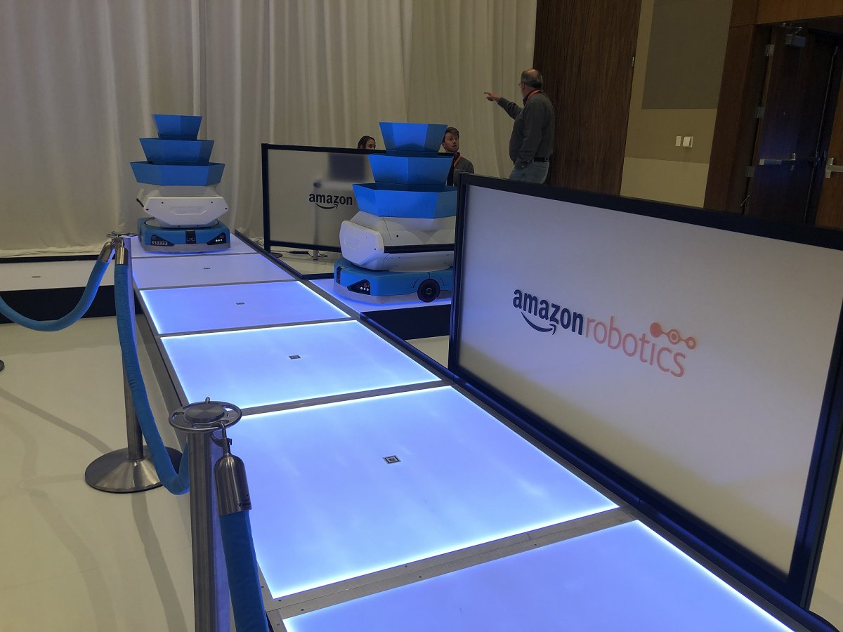 ربات های انبار داری Amazon در نمایشگاه re:MARS
