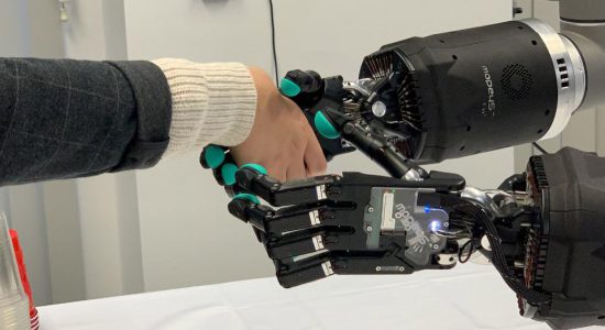 دست در دست با تله-ربات لمسی در نمایشگاه Festo