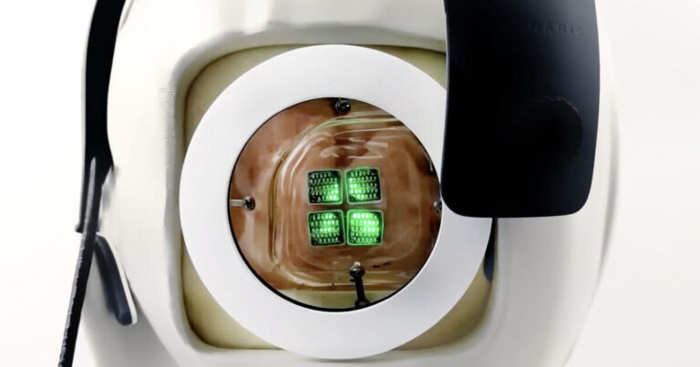 پزشکان برای نخستین آزمایش بالینی انسانی ایمپلنت چشم بیونیک جهان آماده می شوند Gennaris 