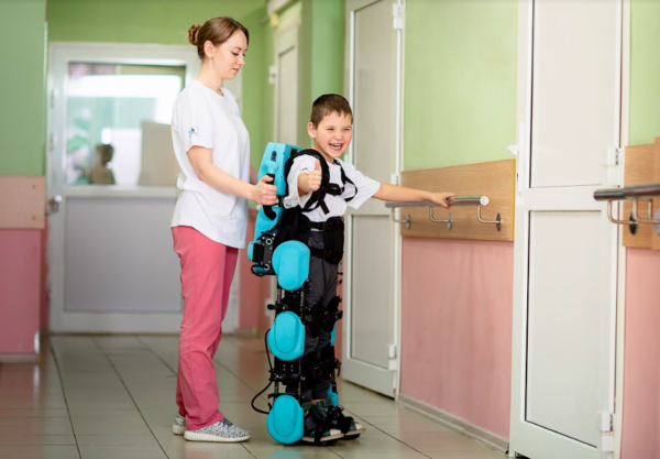 یکی از نخستین اسکلت های بیرونی برای کودکان در جهان: ExoAtlet Bambini