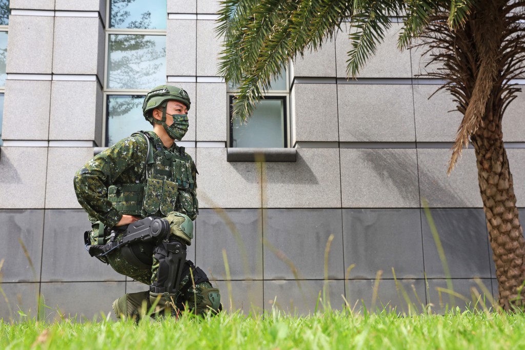 تایوان از اسکلت بیرونی مرد آهنین ارتش رونمایی کرد