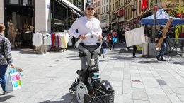 ساخت ویلچر رباتیک برای حرکت راحت و ایمن در میان جمعیت