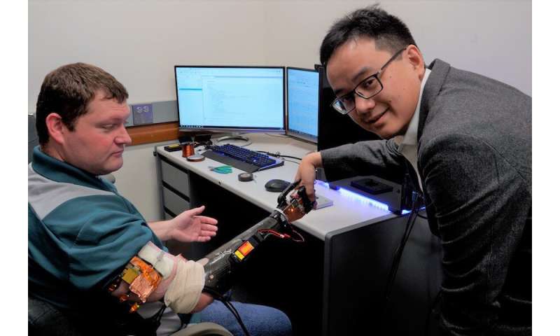 فناوری به افراد قطع عضو اجازه میدهد با ذهن خود بازوی رباتیک را کنترل کنند