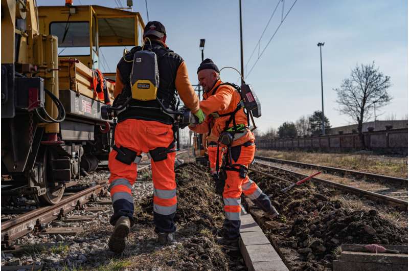 اسکلت بیرونی جدید برای حمایت از کارگران در عملیات تعمیر و نگهداری و نوسازی راه آهن