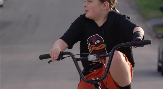 تحقق رویای راندن دوچرخۀ BMX برای کودک معلول