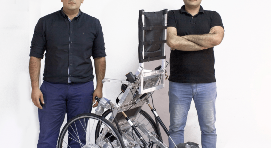 دو برادر یونانی صندلی چرخدار جدیدی ابداع کردند که زندگی معلولان را دگرگون می‌کند