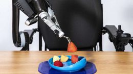 سامانه رباتیک کمکی معلولان برای غذا خوردن
