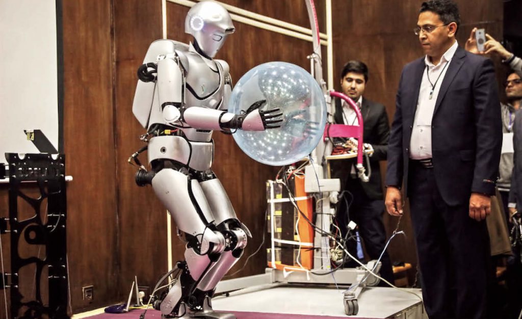 سورنا ۴، ربات انسان نمای ایرانی با دنیا رقابت می کند