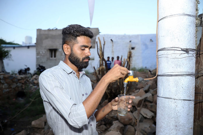 یک توربین بادی که هم برق و هم آب آشامیدنی تولید میکند