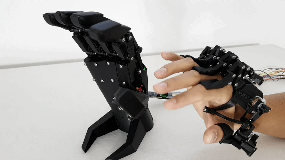 کنترل دست رباتیک با دستکش اسکلت بیرونی HandExohand
